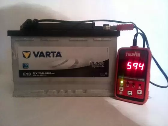 Аккумулятор Б/У аккумулятор Varta Black Dynamic (70 A/h), 594A R+